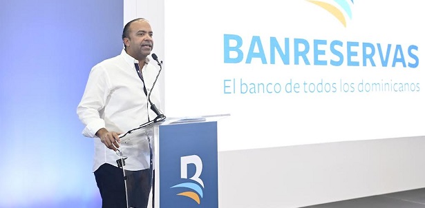 Benefician a cientos dominicanos durante la séptima jornada de Bancarizar es Patria