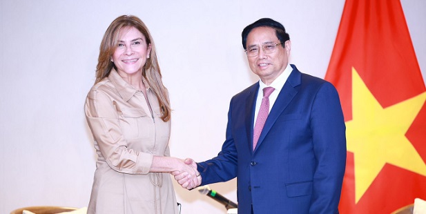 Carolina Mejía se reúne con primer ministro de Vietnam, Pham Minh Chinh