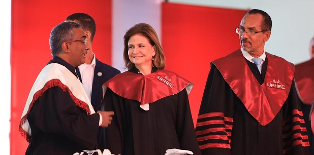 Raquel Peña encabeza investidura de 878 graduados de la UFHEC, destacando su aporte al desarrollo nacional